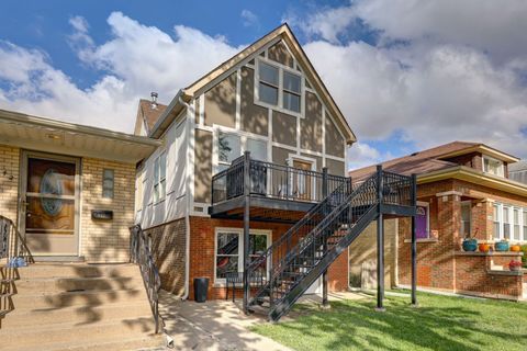 5040 W Berenice Avenue Chicago IL 60641