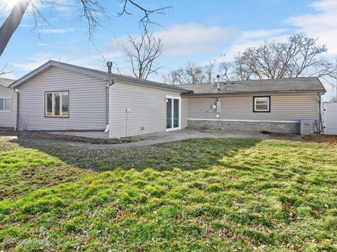 Tiny photo for 27 Hawthorne Lane, Streamwood, IL 60107 (MLS # 12563143)