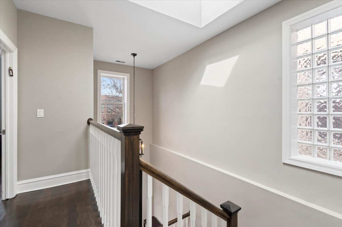 3833 N Claremont Avenue