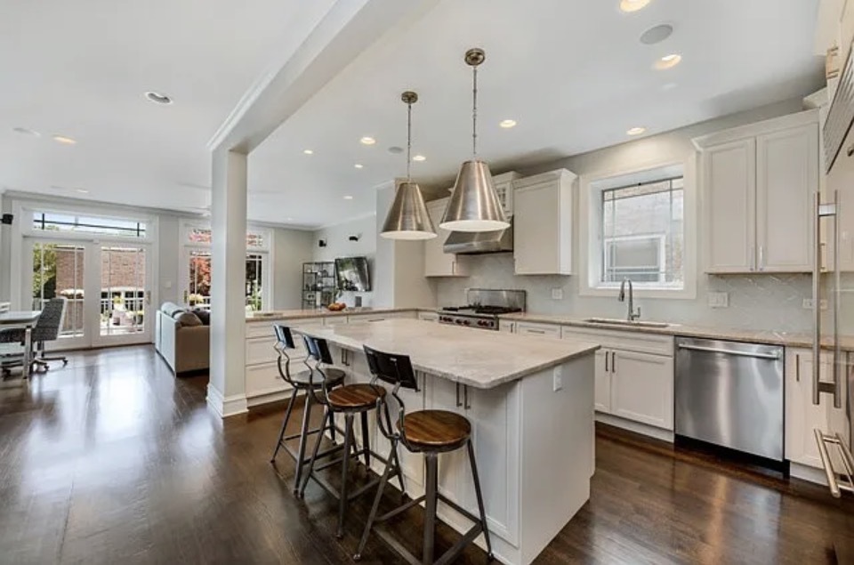 3833 N Claremont Avenue