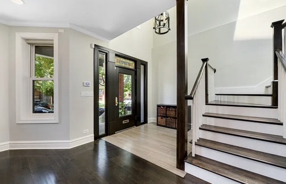 3833 N Claremont Avenue