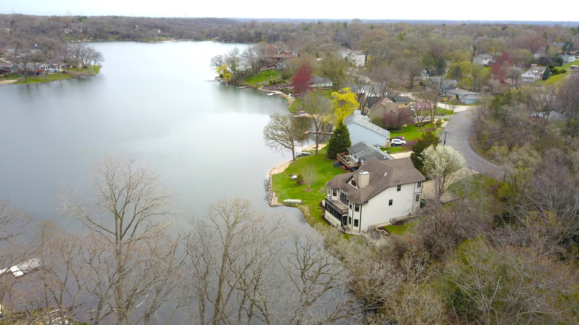 6107 Lake Shore Drive