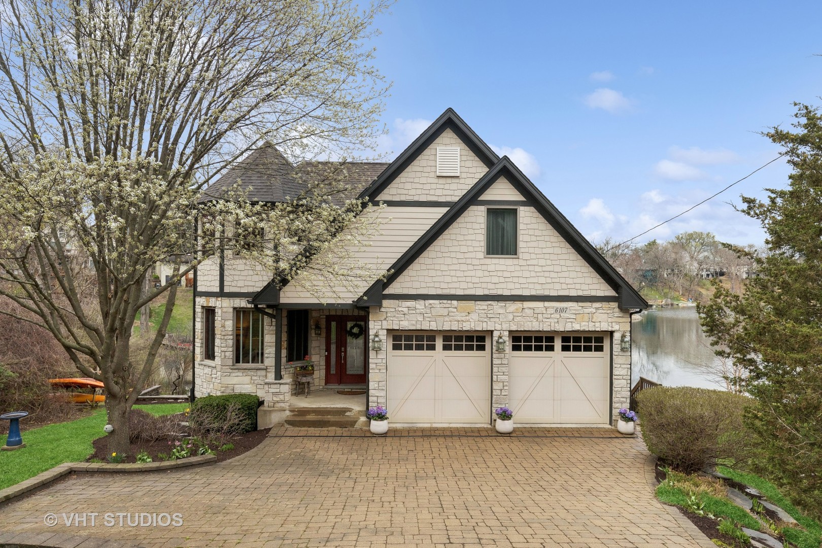6107 Lake Shore Drive