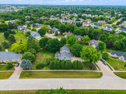 Tiny photo for 2520 Buckingham Avenue, Bettendorf, IA 52722 (MLS # 12700219)