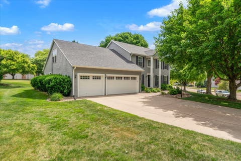 Tiny photo for 2520 Buckingham Avenue, Bettendorf, IA 52722 (MLS # 12700219)
