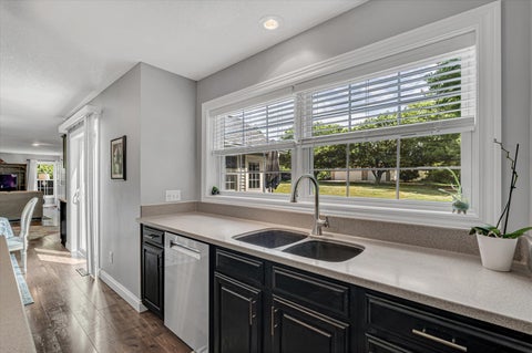Tiny photo for 2520 Buckingham Avenue, Bettendorf, IA 52722 (MLS # 12700219)