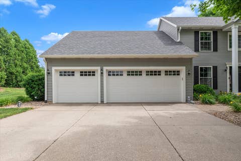 Tiny photo for 2520 Buckingham Avenue, Bettendorf, IA 52722 (MLS # 12700219)