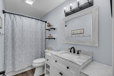Tiny photo for 2520 Buckingham Avenue, Bettendorf, IA 52722 (MLS # 12700219)