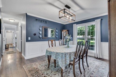 Tiny photo for 2520 Buckingham Avenue, Bettendorf, IA 52722 (MLS # 12700219)