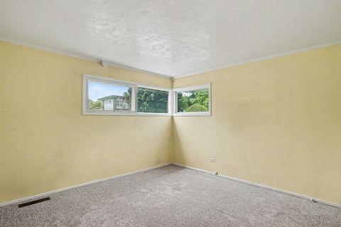 Tiny photo for 8243 N Ozanam Avenue, Niles, IL 60714 (MLS # 12656830)