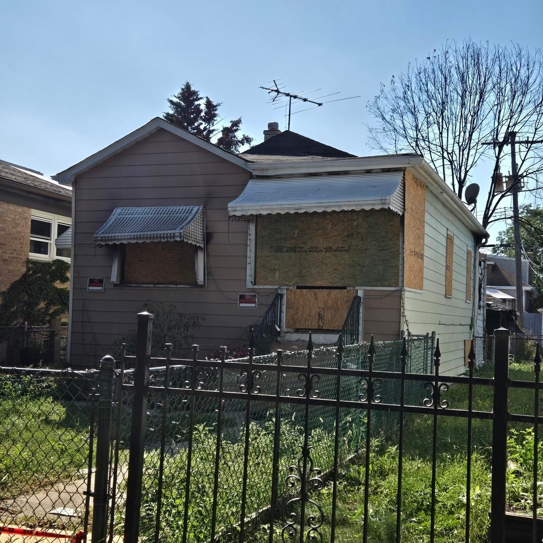 2738 N Rutherford Avenue