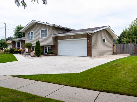 Tiny photo for 1484 ROYAL Boulevard, Elgin, IL 60123 (MLS # 12724517)
