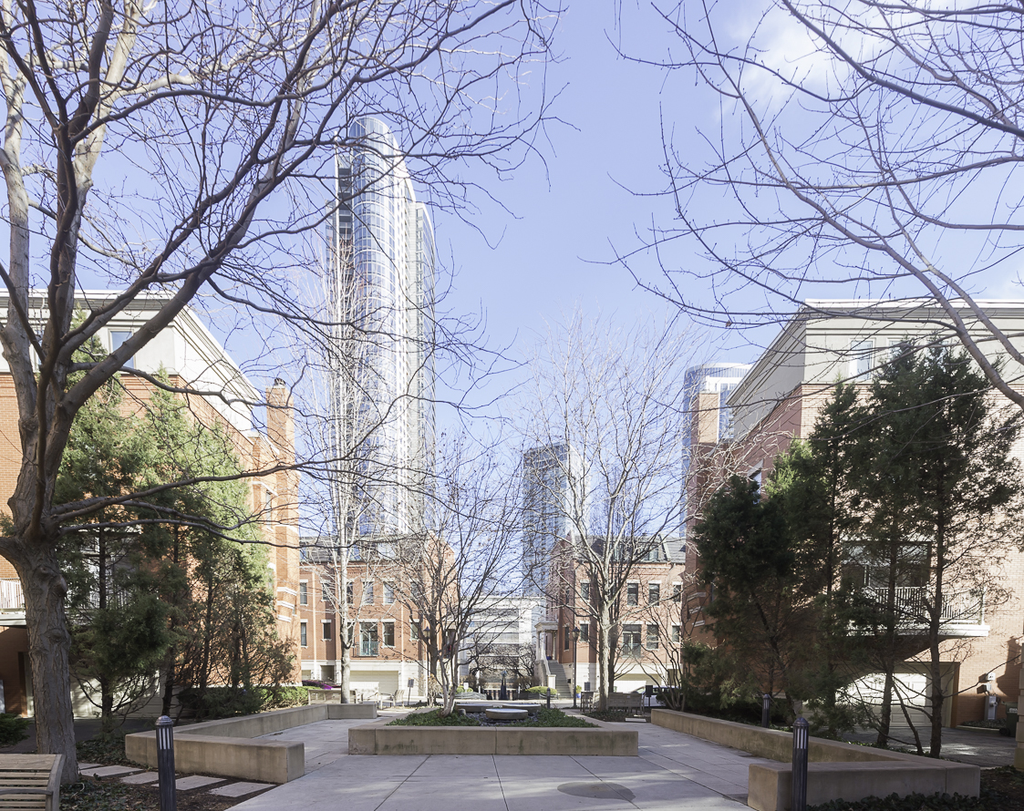 501 N CLINTON Street 1807