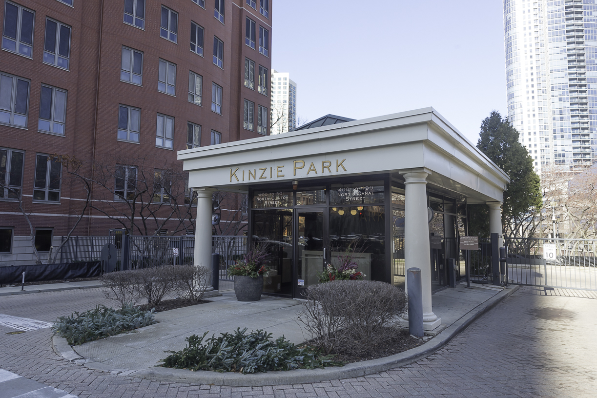 501 N CLINTON Street 1807