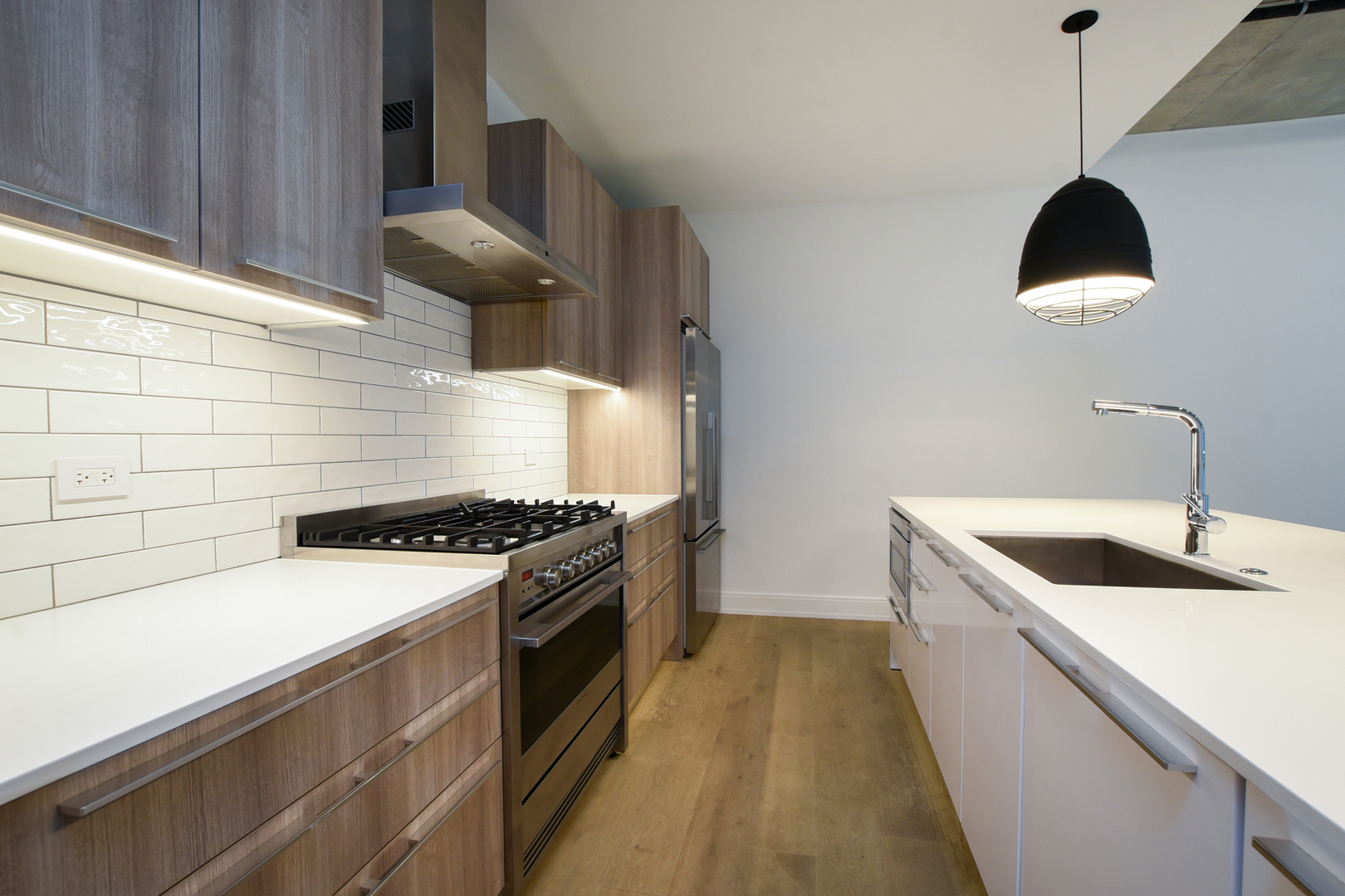 111 S PEORIA Street 302