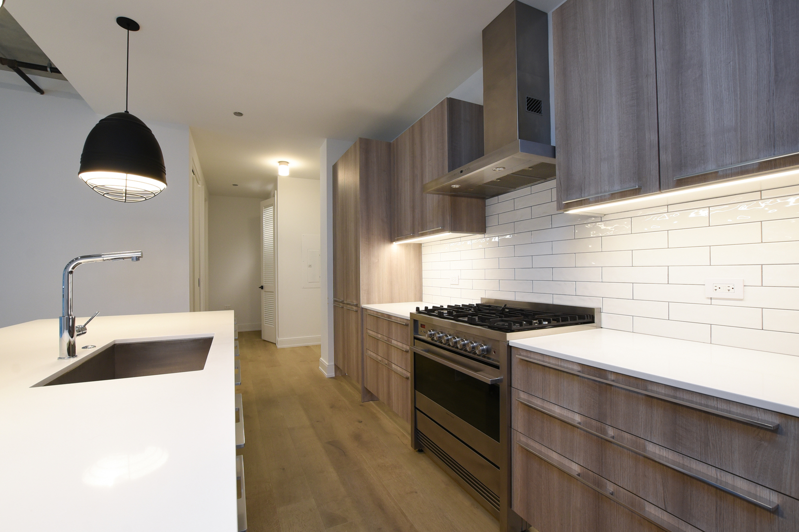 111 S PEORIA Street 302