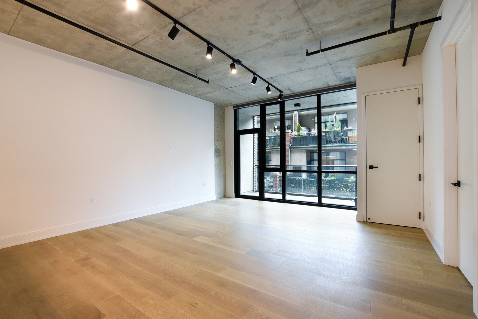 111 S PEORIA Street 302