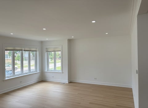 Tiny photo for 7606 S Paxton Avenue, Chicago, IL 60649 (MLS # 12676245)