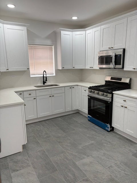 Tiny photo for 7606 S Paxton Avenue, Chicago, IL 60649 (MLS # 12676245)