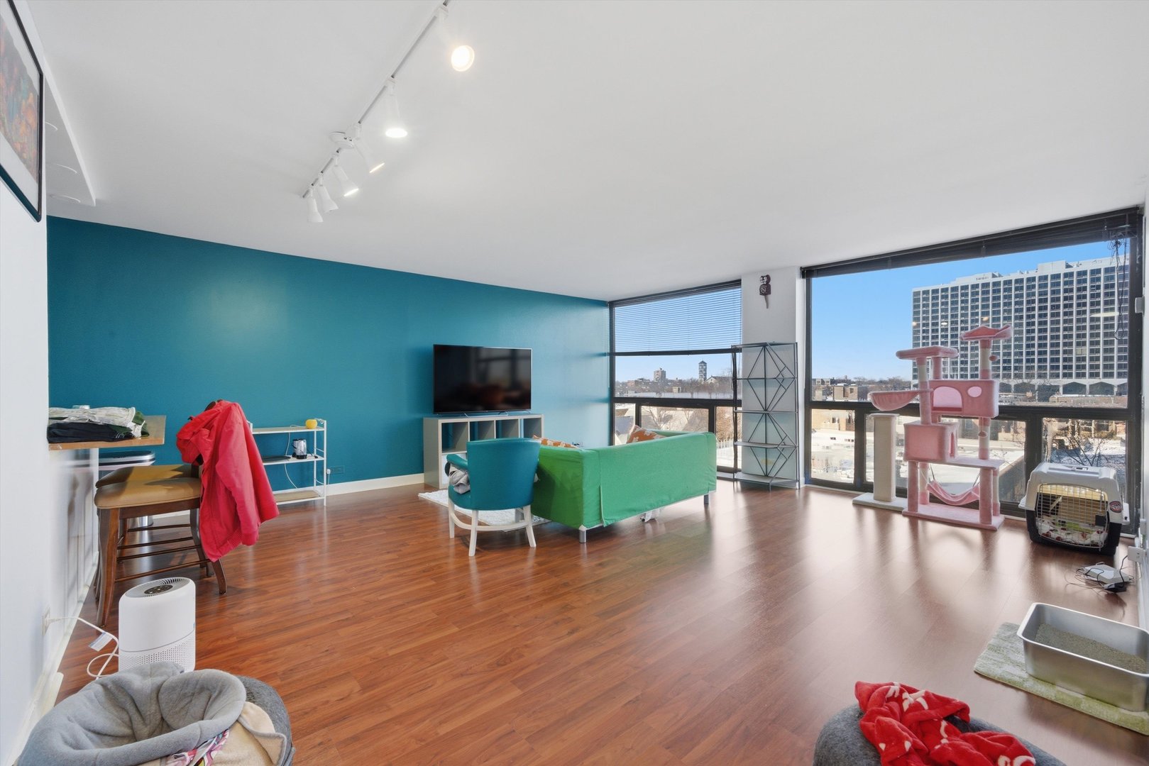 4343 N CLARENDON Avenue 613