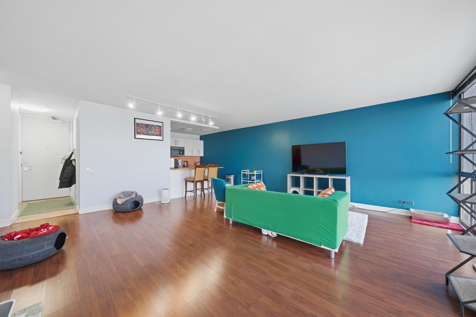 4343 N CLARENDON Avenue 613