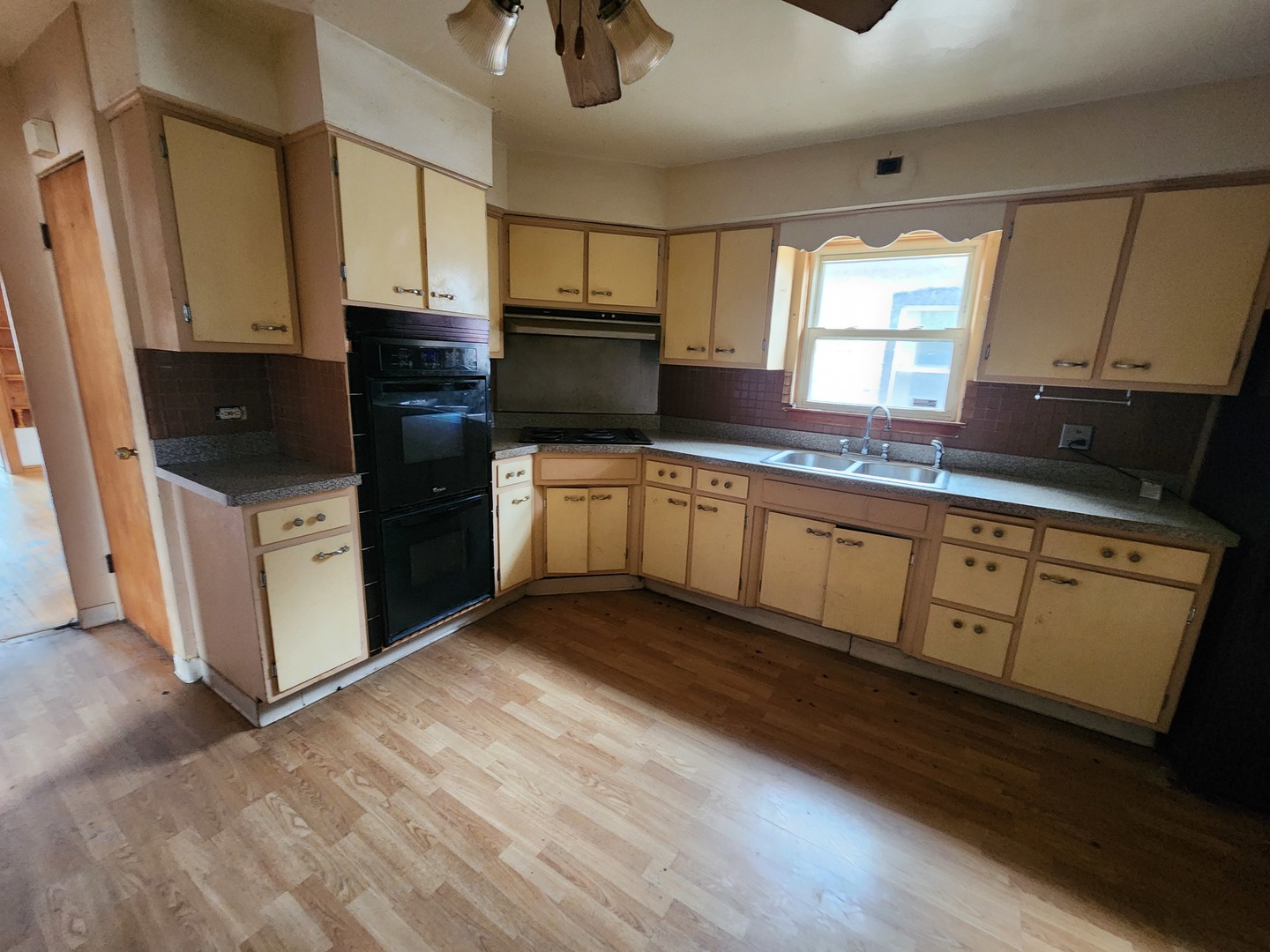 8716 S Laflin Street