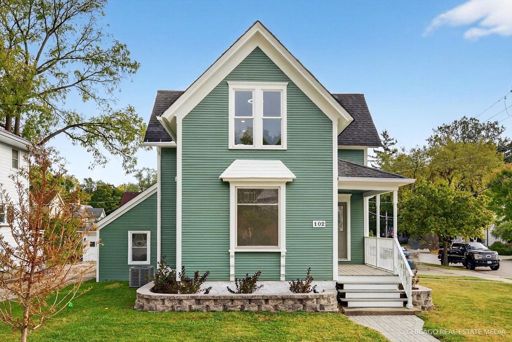 Photo for 102 Center Street, Algonquin, IL 60102 (MLS # 12496802)