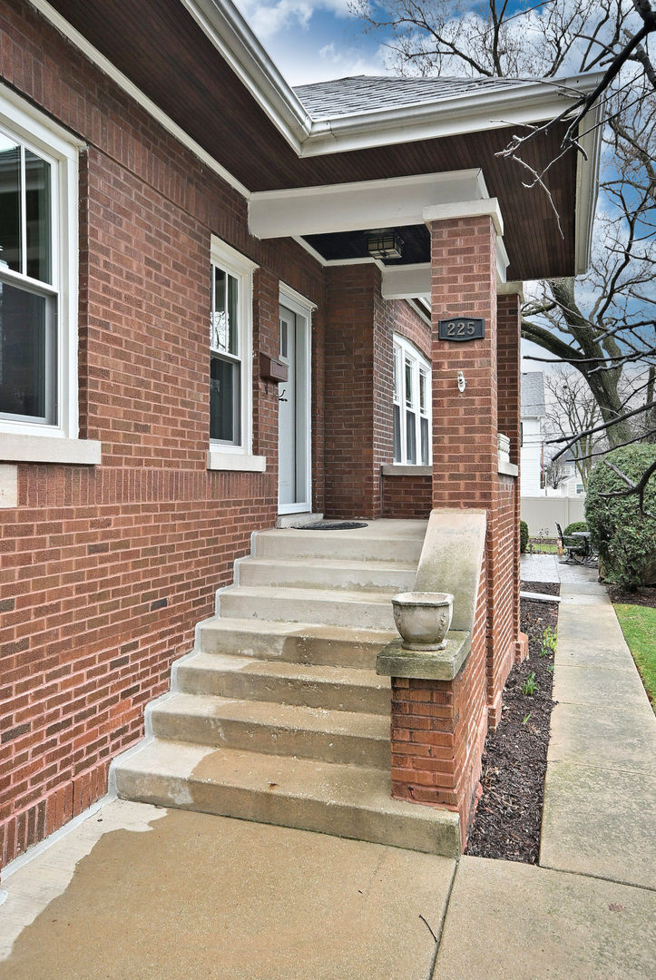 225 S Fairview Avenue