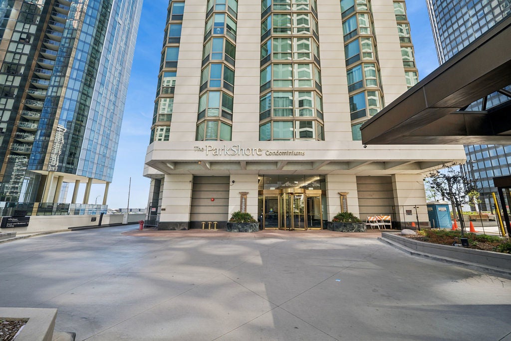 195 N Harbor Drive 4903