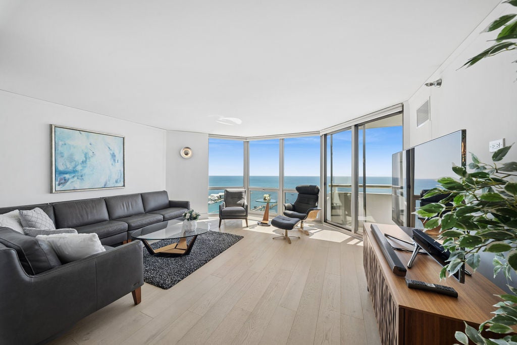 195 N Harbor Drive 4903