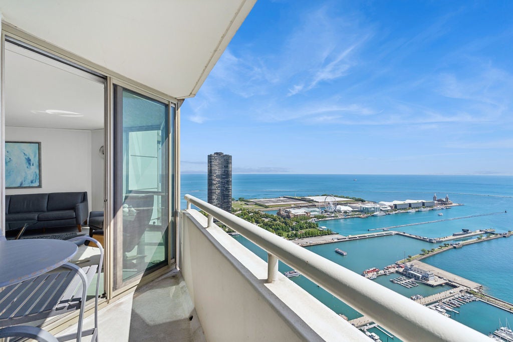 195 N Harbor Drive 4903