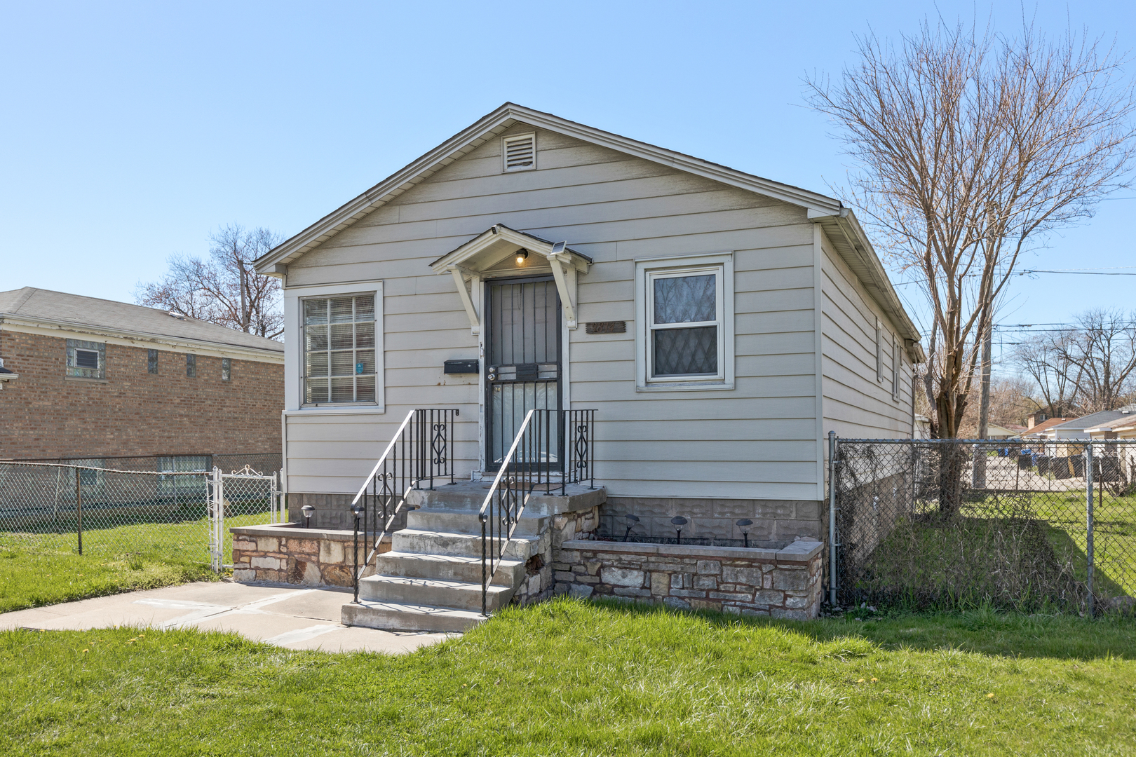 View Chicago, IL 60628 house