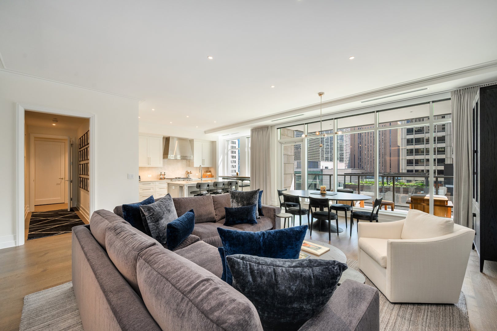 435 N Michigan Avenue 812