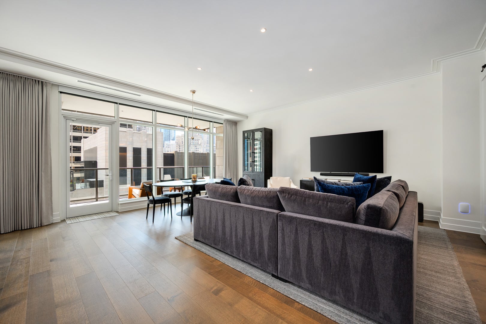 435 N Michigan Avenue 812