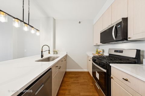Tiny photo for 330 N Jefferson Street #602, Chicago, IL 60661 (MLS # 12437031)
