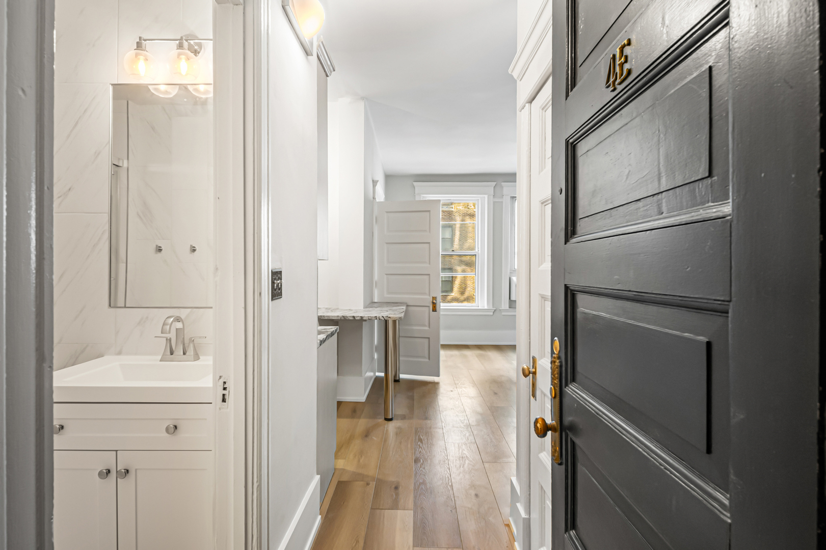 2800 N Pine Grove Avenue 4E