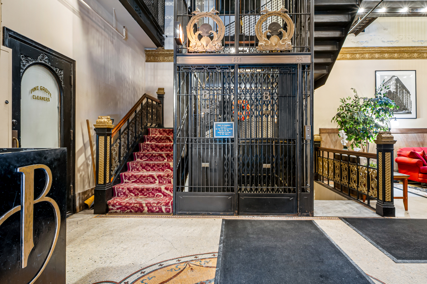 2800 N Pine Grove Avenue 4E