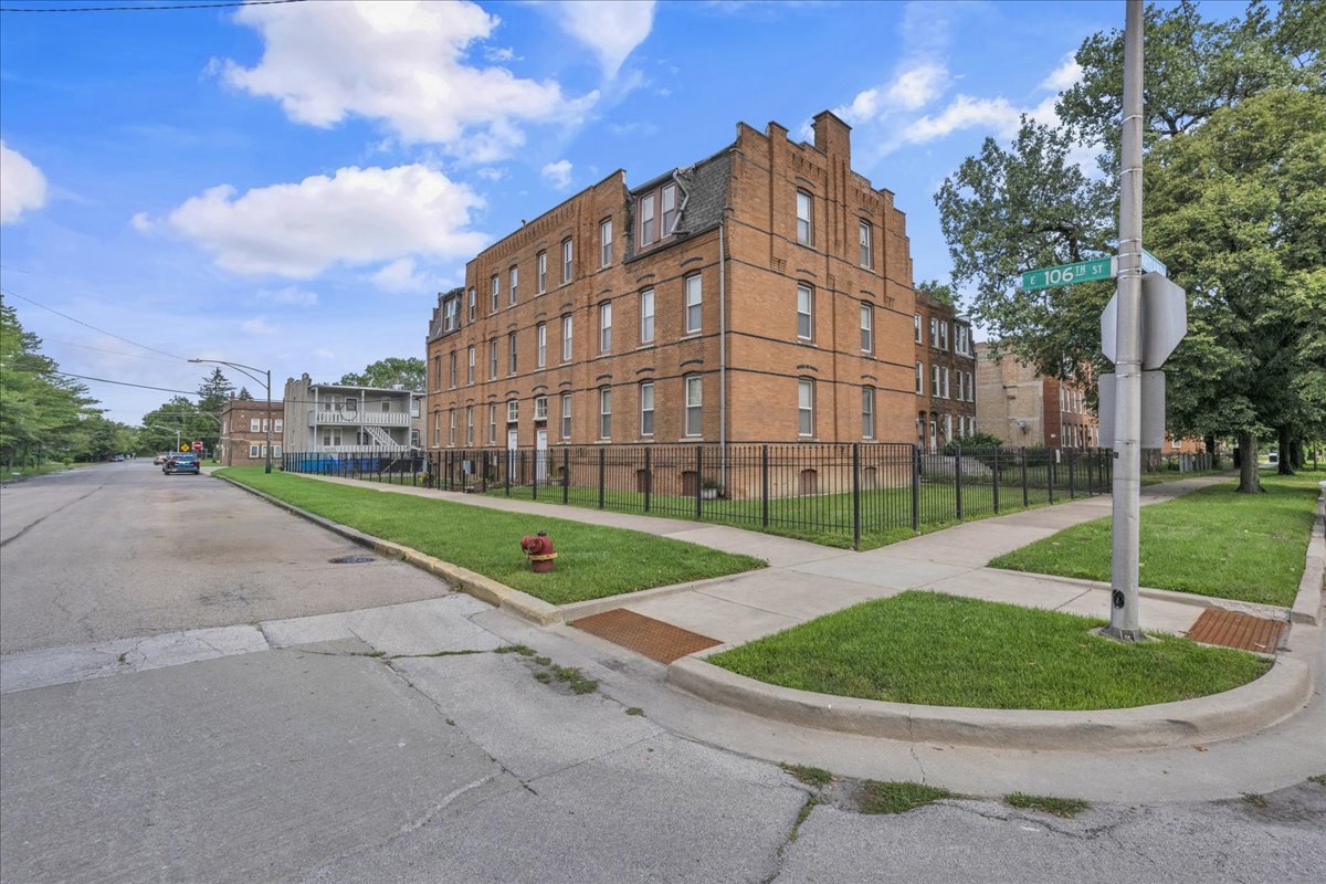 818-820 E 106th Street