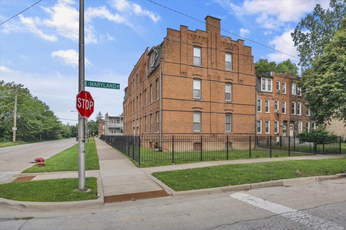 818-820 E 106th Street