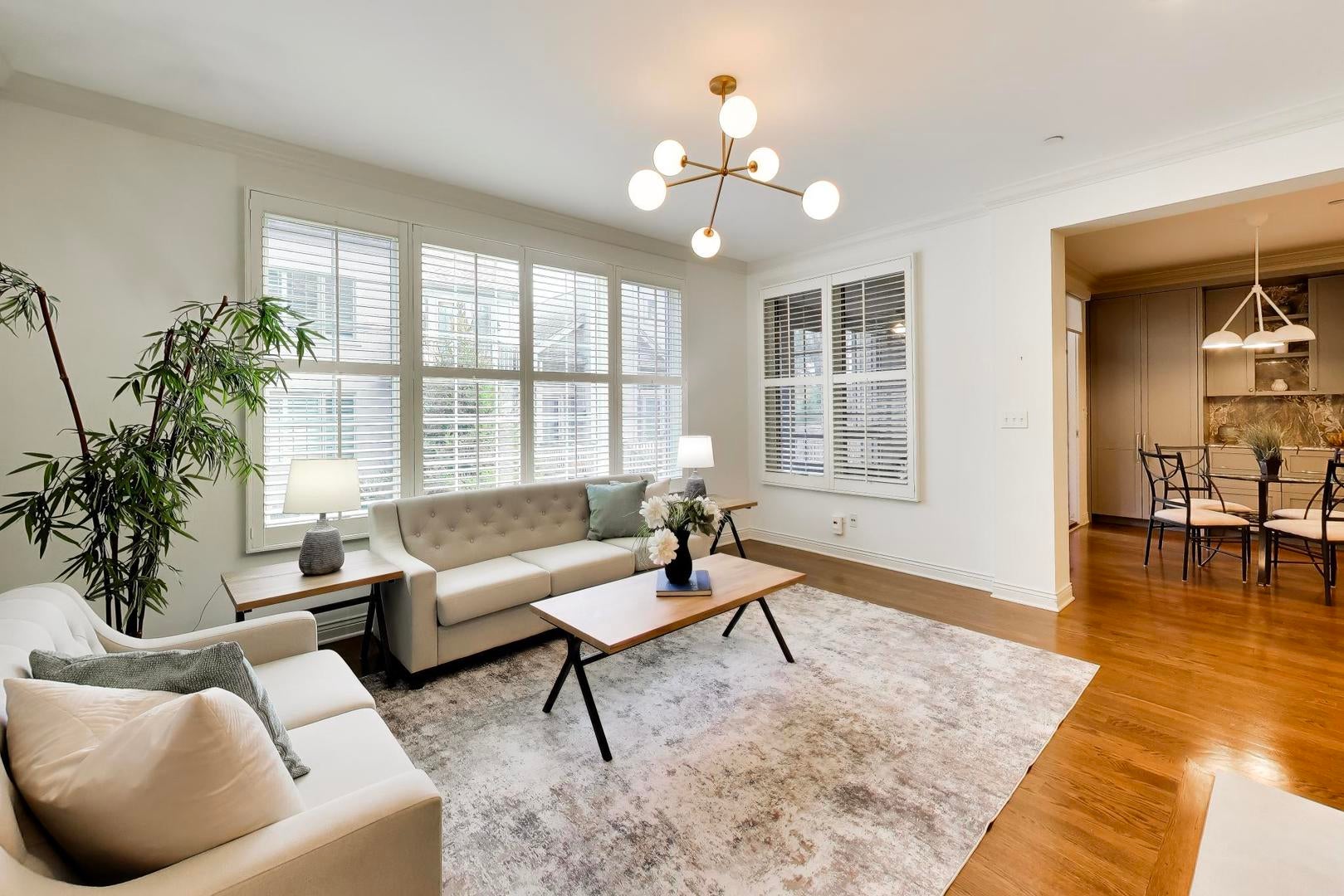 1213 W Charles Lane