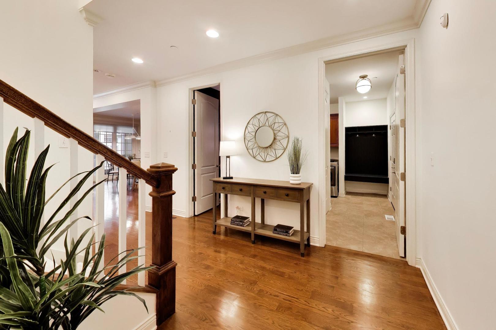 1213 W Charles Lane