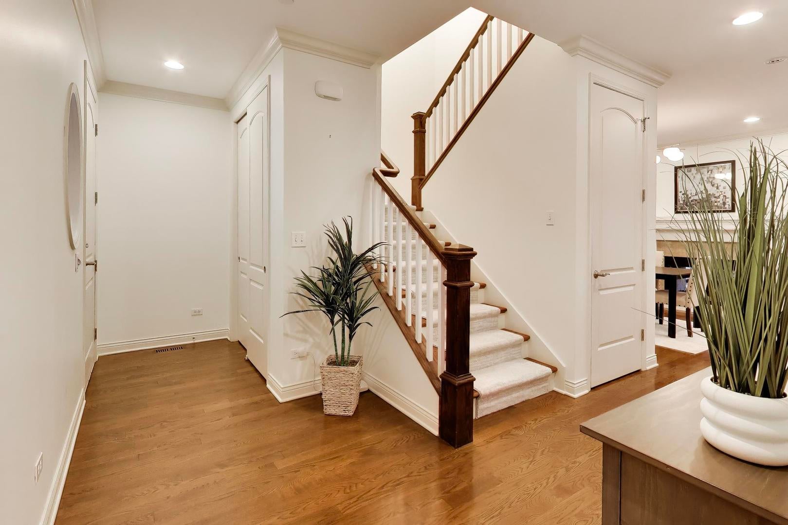 1213 W Charles Lane
