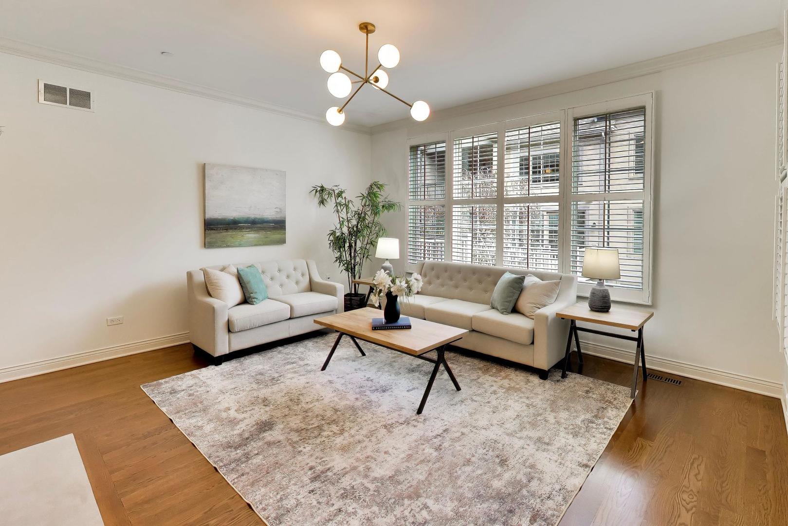 1213 W Charles Lane
