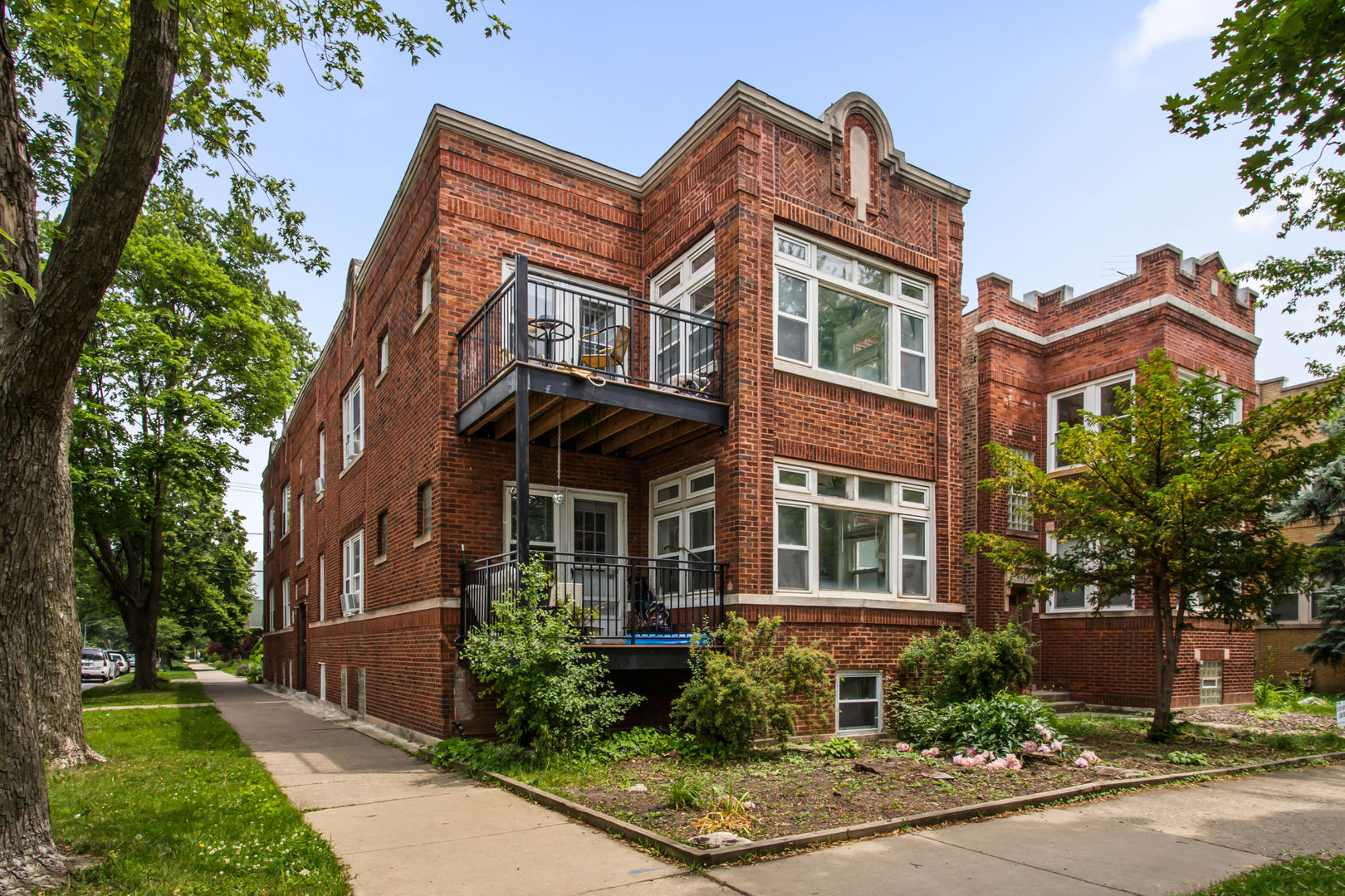 5353 W BELLE PLAINE Avenue