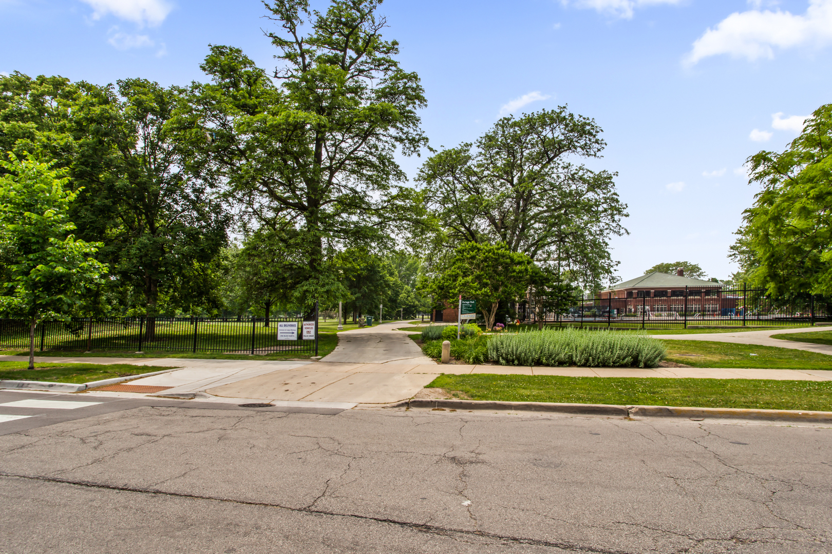 5353 W BELLE PLAINE Avenue