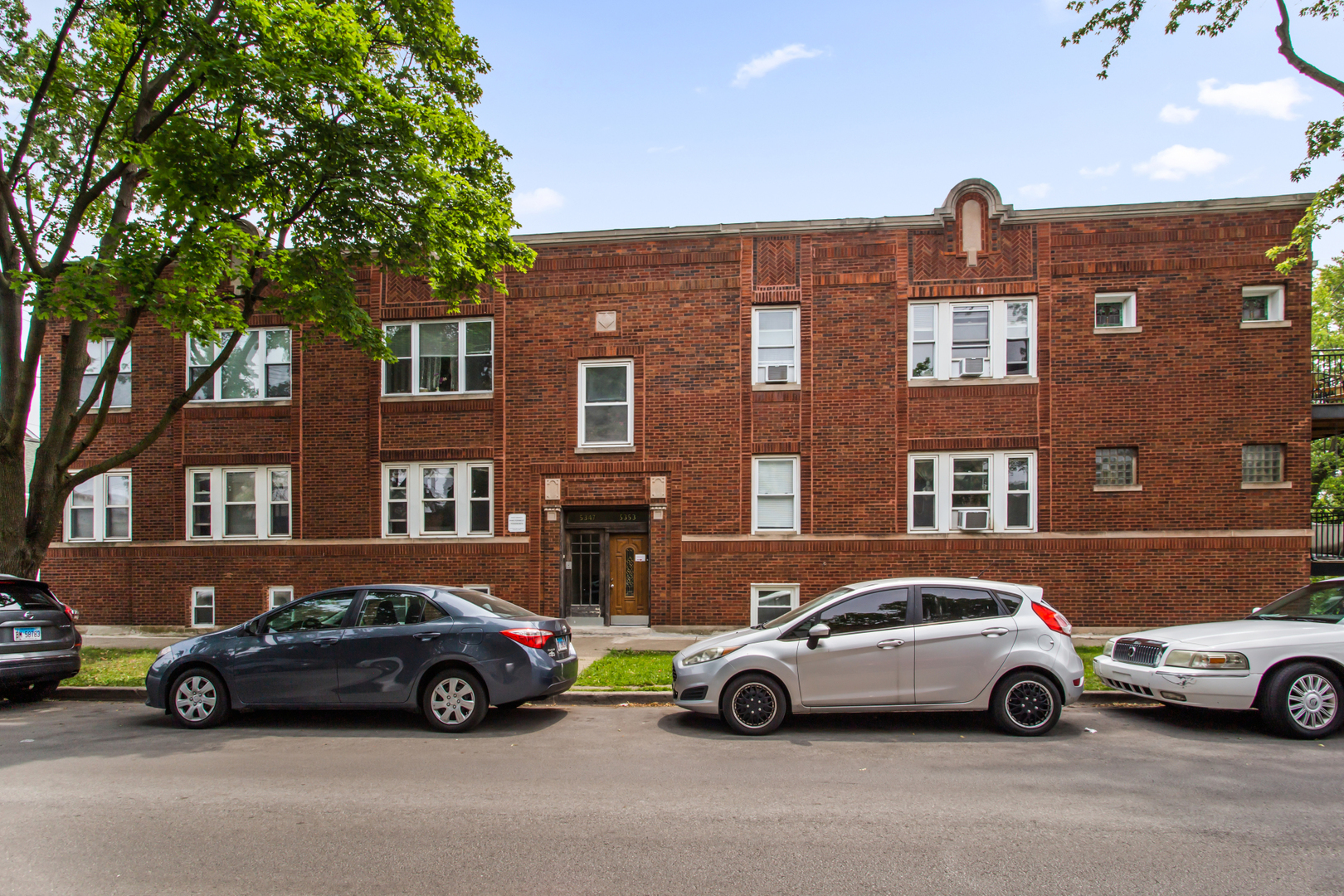 5353 W BELLE PLAINE Avenue
