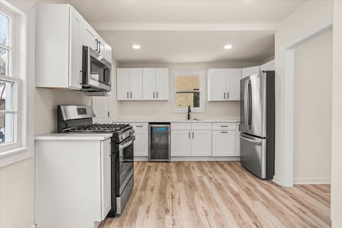 Tiny photo for 332 North Avenue, Aurora, IL 60505 (MLS # 12525668)