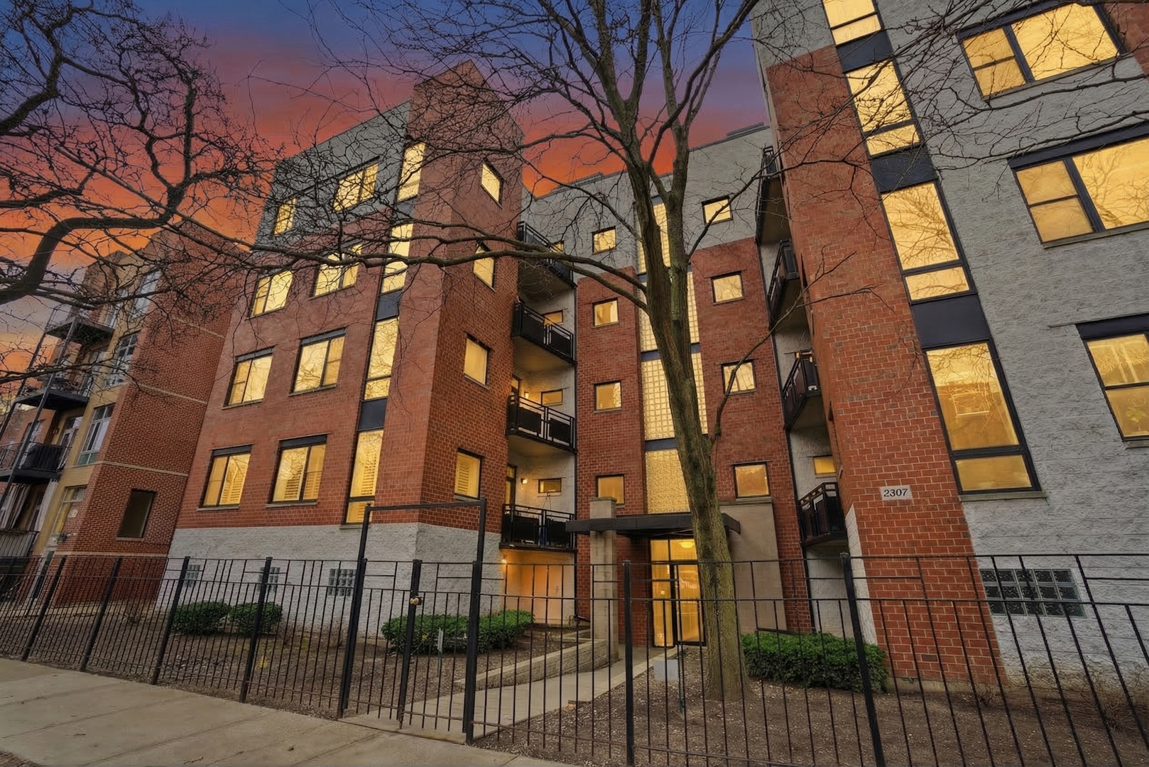 2307 W Wolfram Street 312