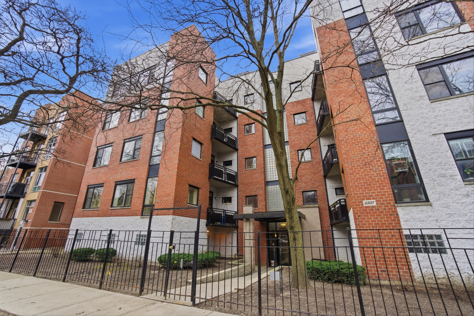 2307 W Wolfram Street 312