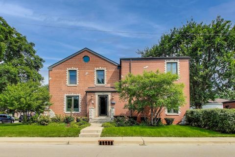Photo of 3472 W North Shore Avenue, Lincolnwood, IL 60712 (MLS # 12611373)